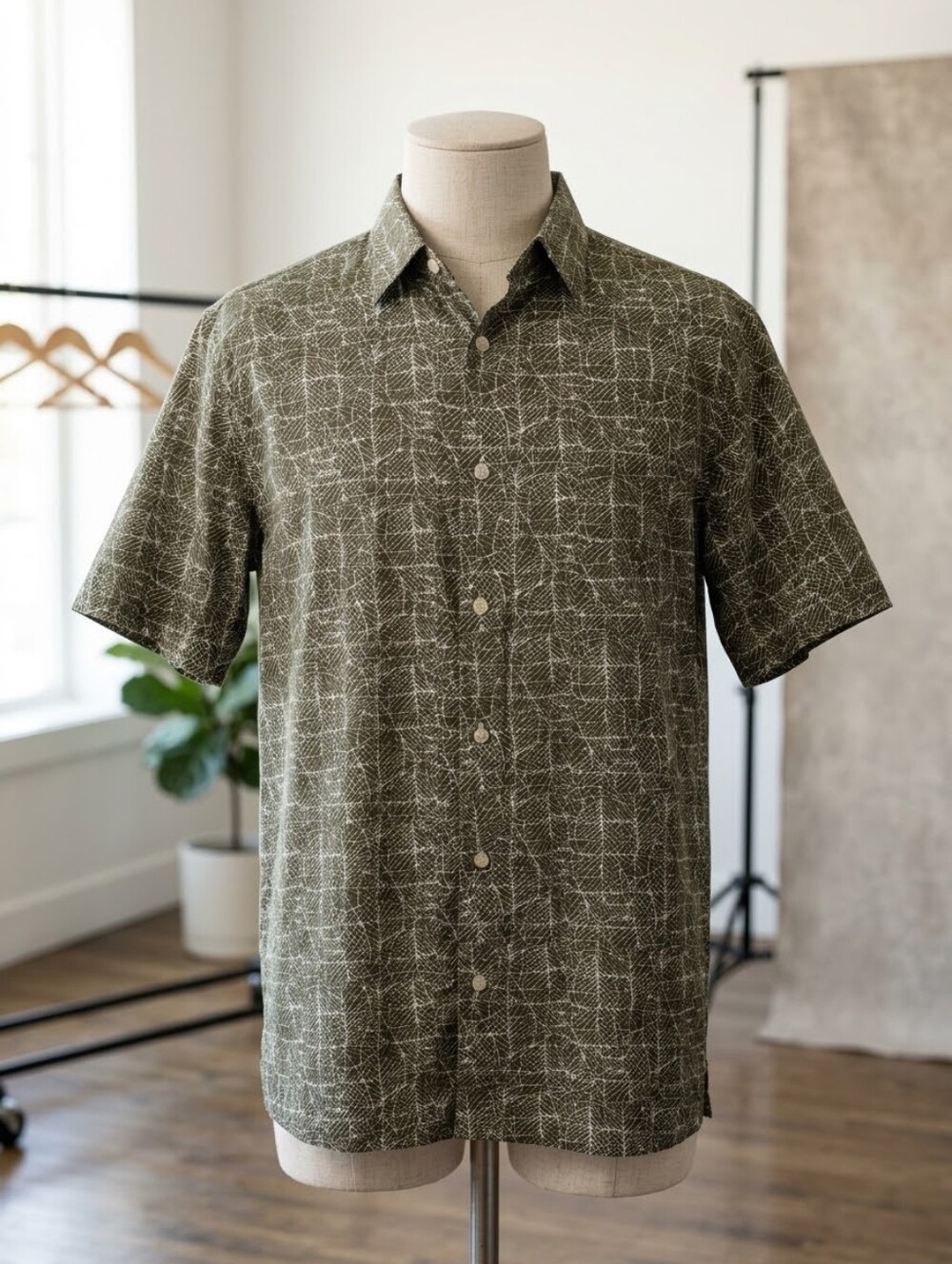 Men's Short-Sleeve Button-Up Shirt New With Tah Size Large Ptp 25 L 30 Sh 20